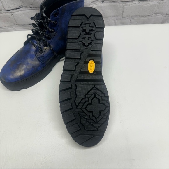 Brand new Wolverine Boots never worn. Size 8 NWOT main image 4